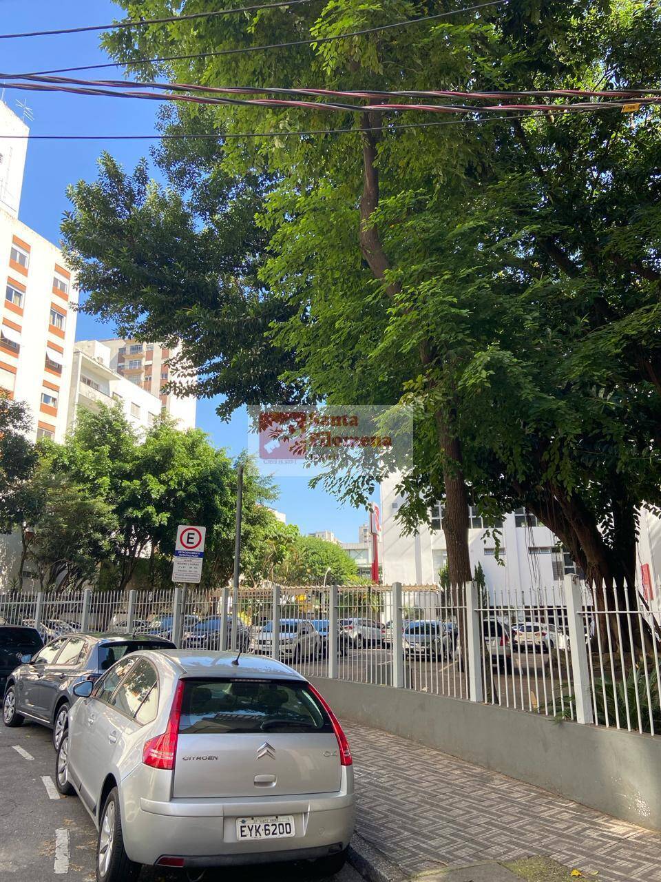 Apartamento à venda com 3 quartos, 105m² - Foto 2